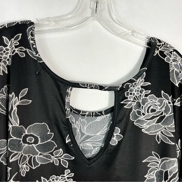 Stem & Vine Black & White Textured Floral Ruffle Sleeve Plus Size Blouse 2X - Picture 5 of 6